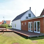 Three-bedroom In Hébergement de vacances