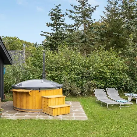 Cozy Home In Glesborg With Wifi