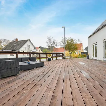 Dom wakacyjny Three-bedroom In