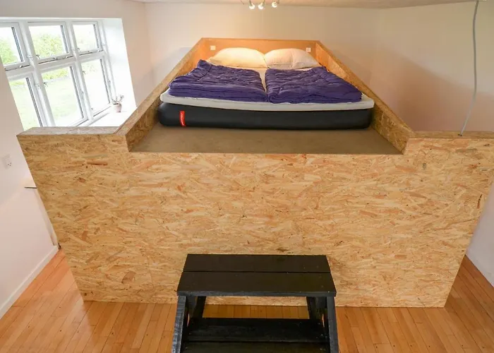 Three-bedroom In Hébergement de vacances Glesborg