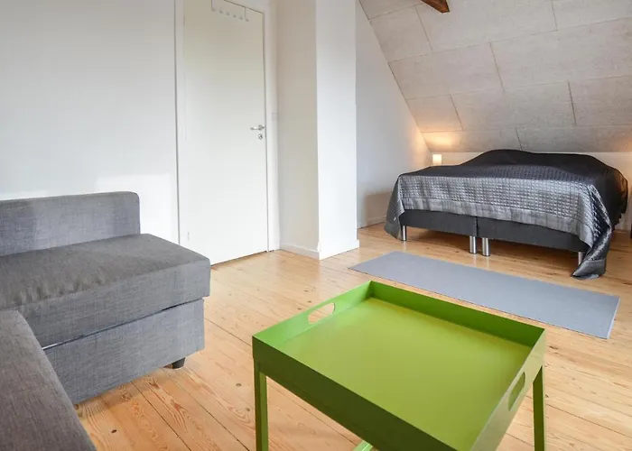 Three-bedroom In Hébergement de vacances Glesborg